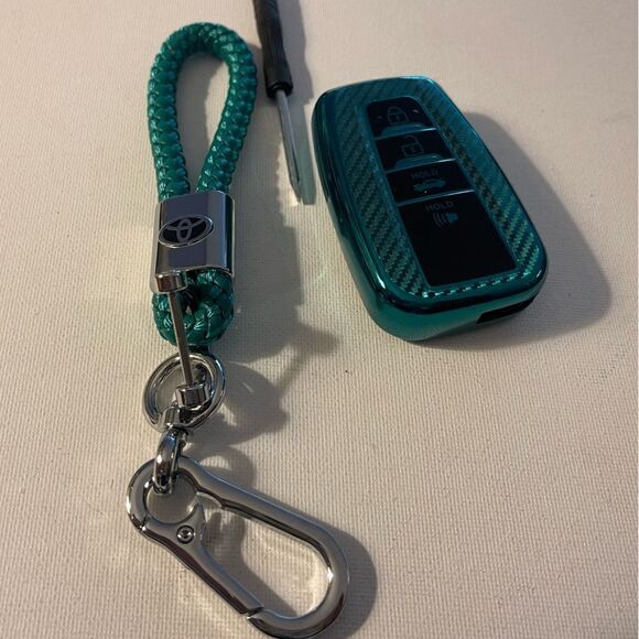 Toyota Logo fob Keychain in Green and fob cover in Green NWT - Picture 2 of 8